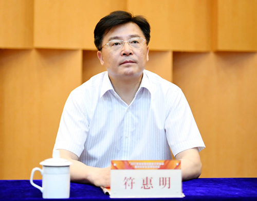 校党委书记符惠明出席会议校长卫建国致欢迎辞省教育厅学校后勤管理处